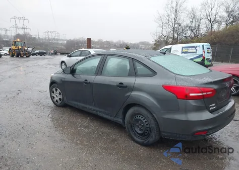 2017 Ford Focus S из США, поврежденный, VIN 1FADP3E2XHL256073